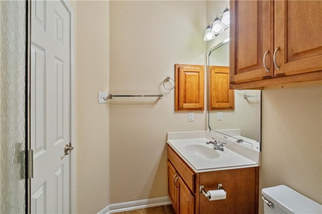 Building Photo - 2405 Speidel Dr