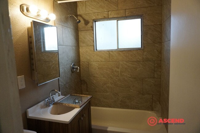 Building Photo - Cozy home located in McFarland!