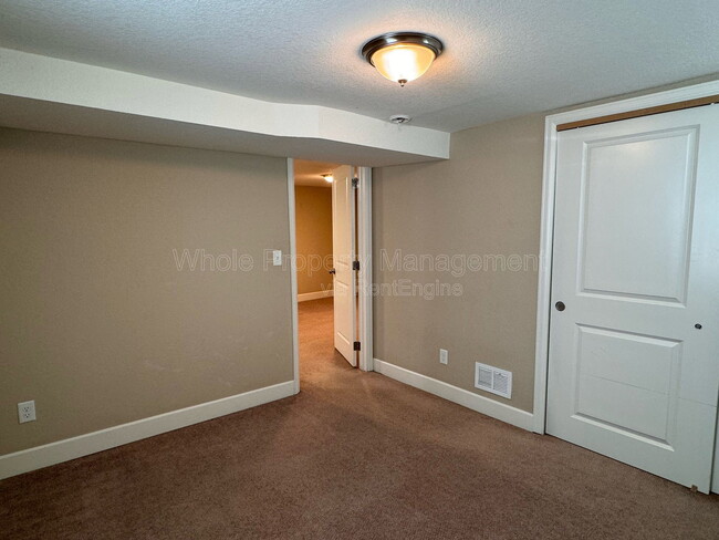 Building Photo - 2118 E 21st Ave