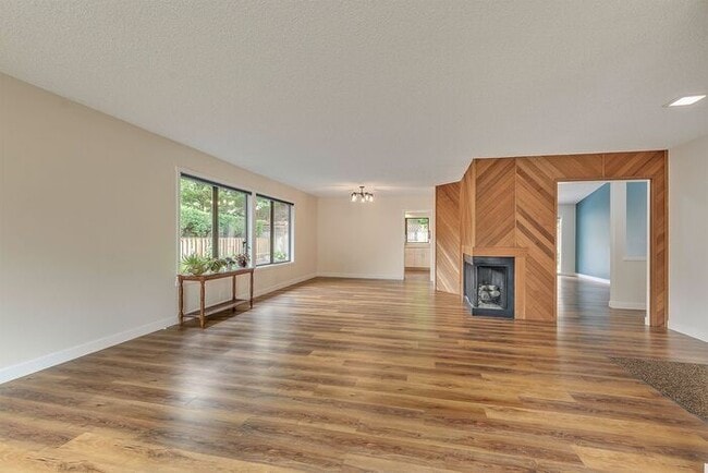 Building Photo - Single Level Ranch Style Home in Singing Woods!