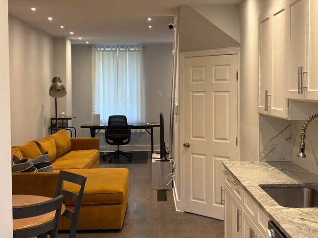 Building Photo - Modern 2- Story Townhome with Fenced in Back Yard