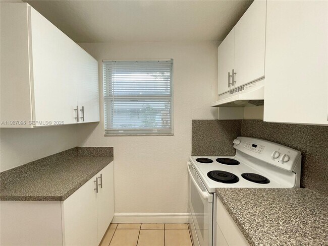 Building Photo - 17255 SW 95th Ave