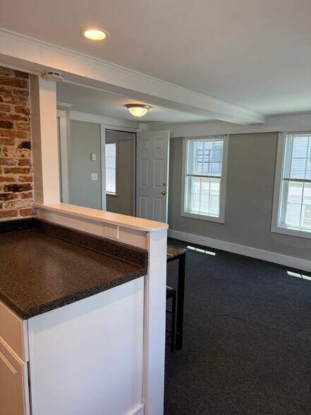 Building Photo - 335 Cabot St