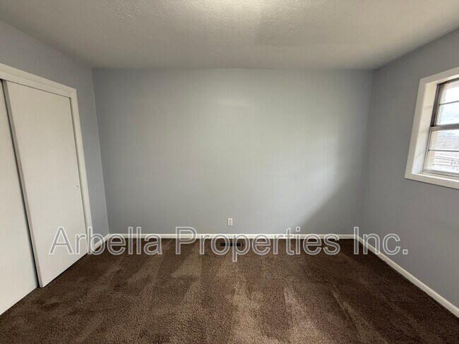 Building Photo - 1404 Bloomingdale Rd