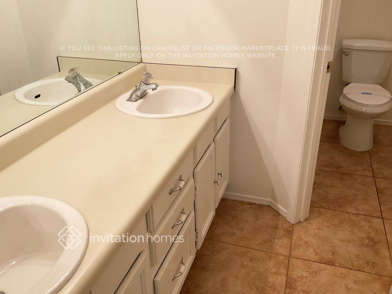 Building Photo - 921 S Val Vista Dr