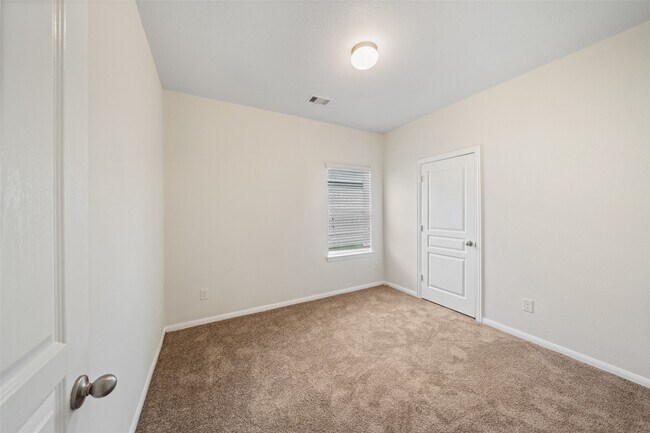 Building Photo - 2516 Pearl Ct