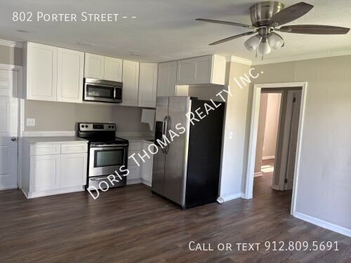 Building Photo - 802 Porter St