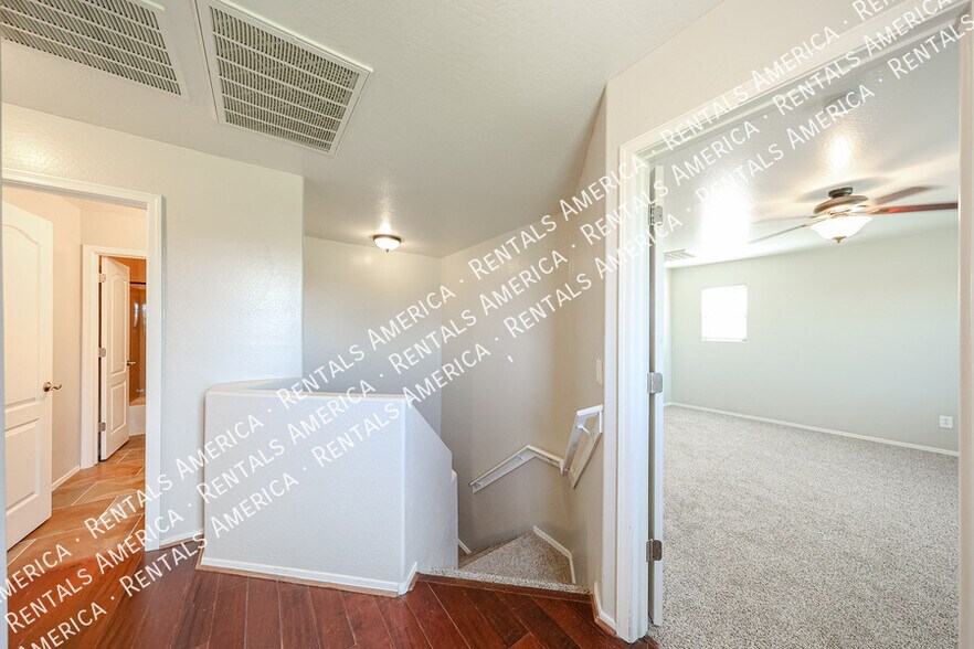 Building Photo - 2665 E Bart St