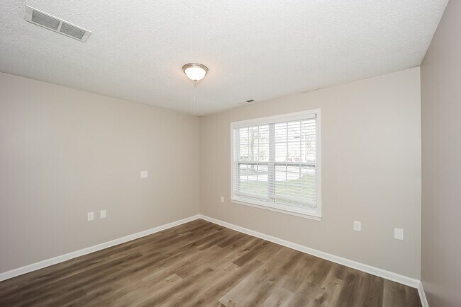 Building Photo - 2061 Poplar Rd