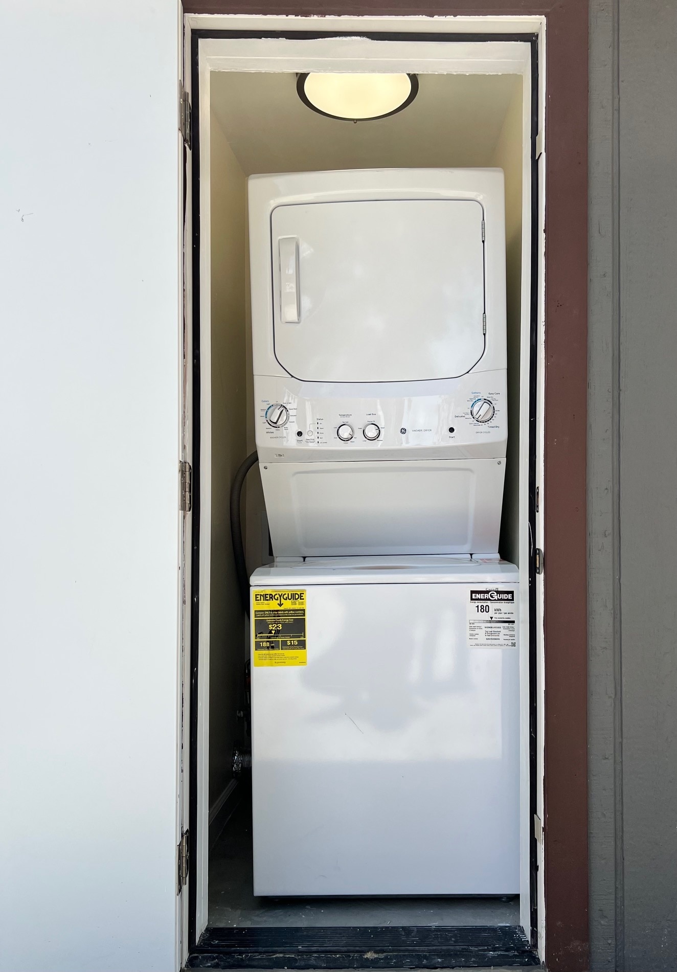 Building Photo - 1871 Peach Pl