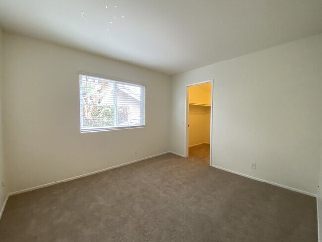Building Photo - Spacious Home in La Costa with Nice View!!