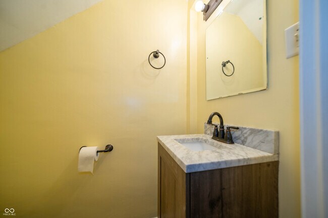 Building Photo - 5446 N College Ave