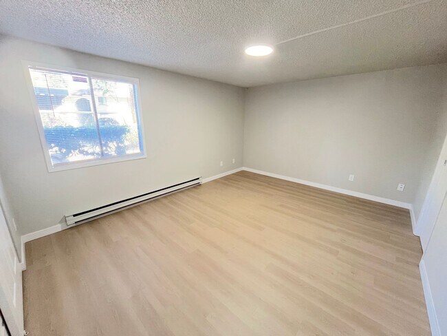 Building Photo - Ground Floor Two-Bedroom/One-Bathroom Cond...