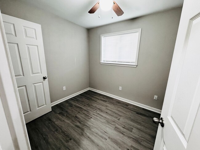Building Photo - 7440 Bomer Dr