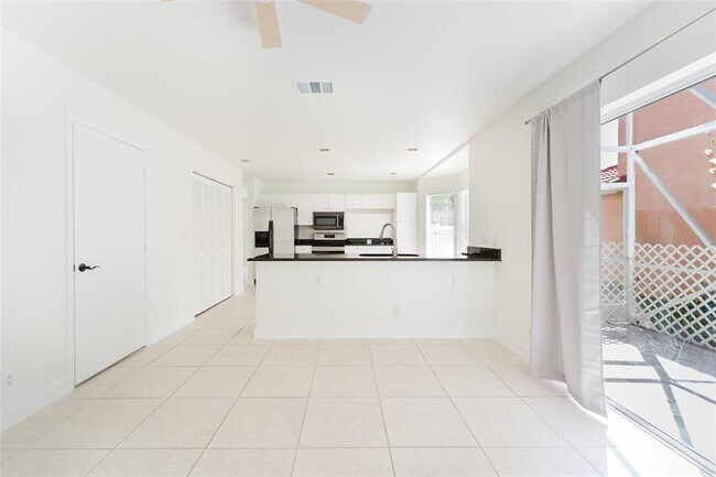 Building Photo - 10646 Lake Oak Way