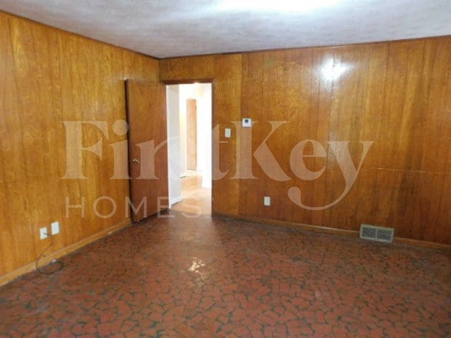 Building Photo - 2024 Janis Dr