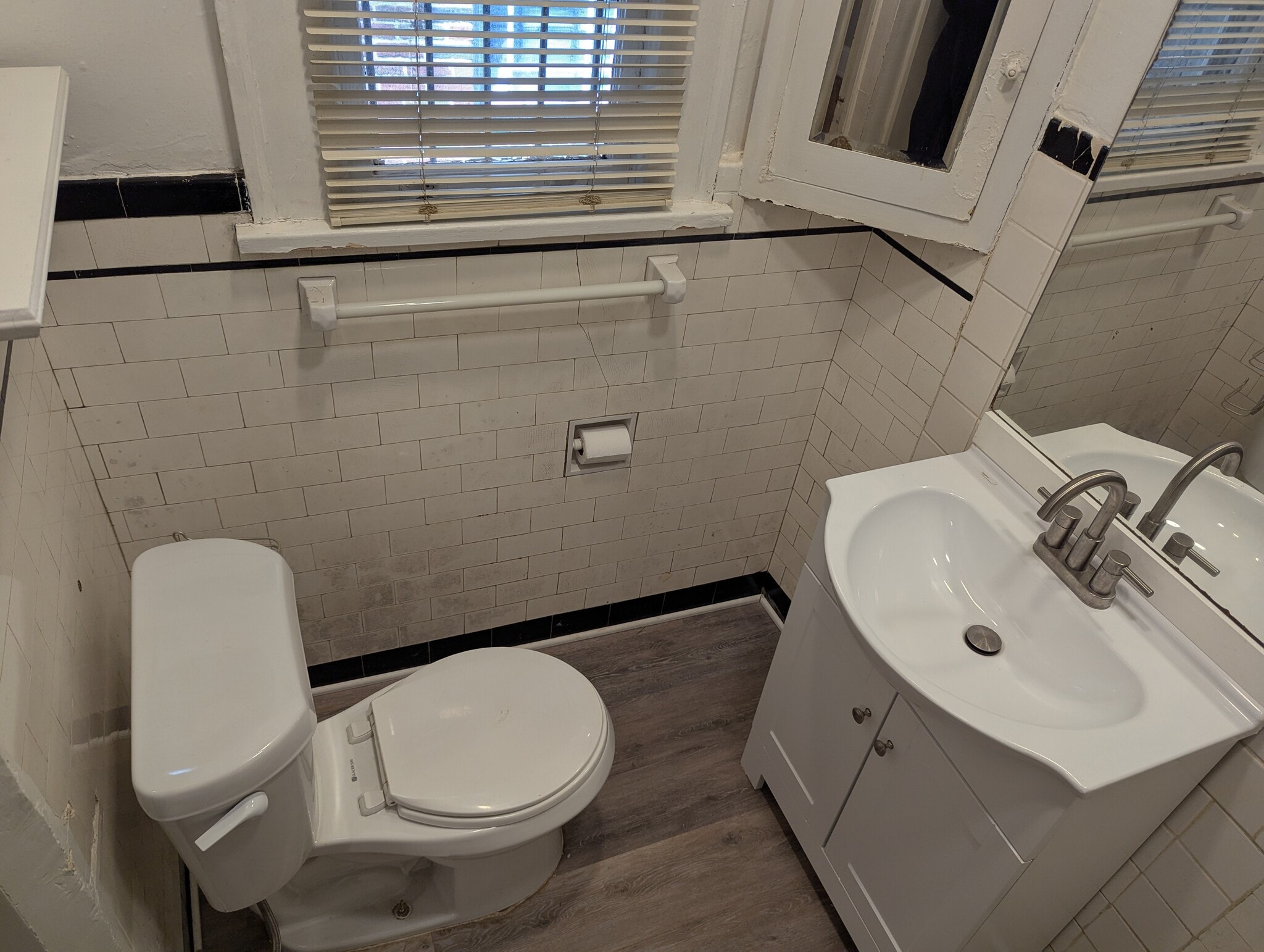 Building Photo - 1085 Bellevue Dr NE