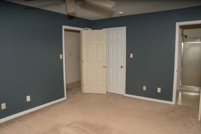 Building Photo - 922 Pinetree Way