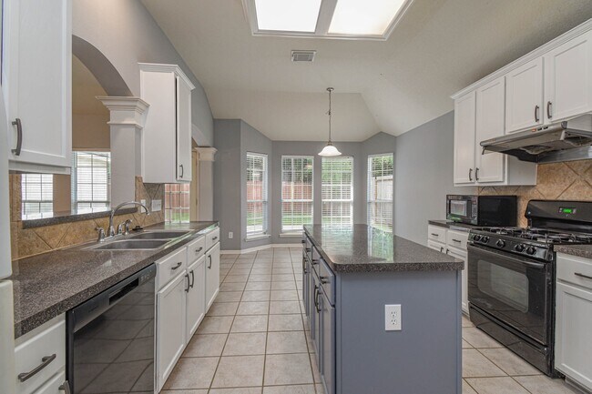 Primary Photo - 430 Spindle Ridge Dr