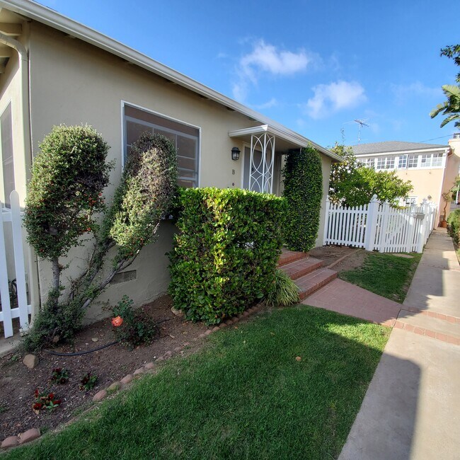 Building Photo - 847 12th St