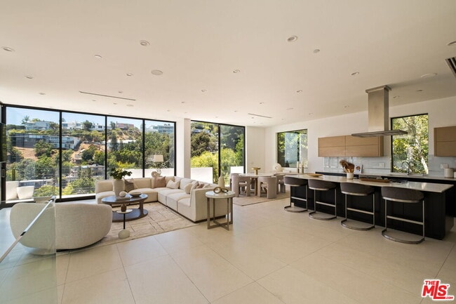 Building Photo - 1516 Forest Knoll Dr