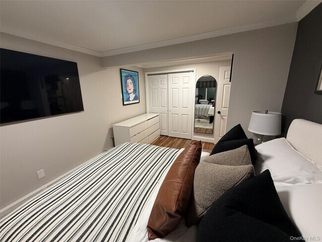 Building Photo - 547 Middle St