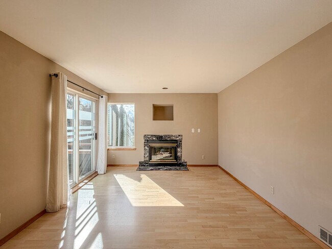 Building Photo - Quirky 1bd/1.5bth Loft Condo in West Queen Anne, $2,300/mo.