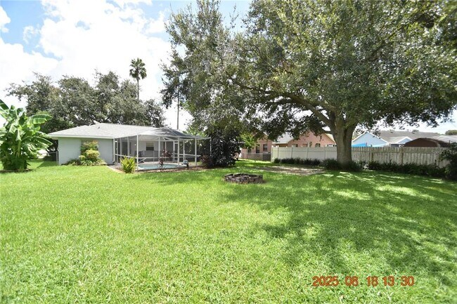 Building Photo - 38927 Carr Dr