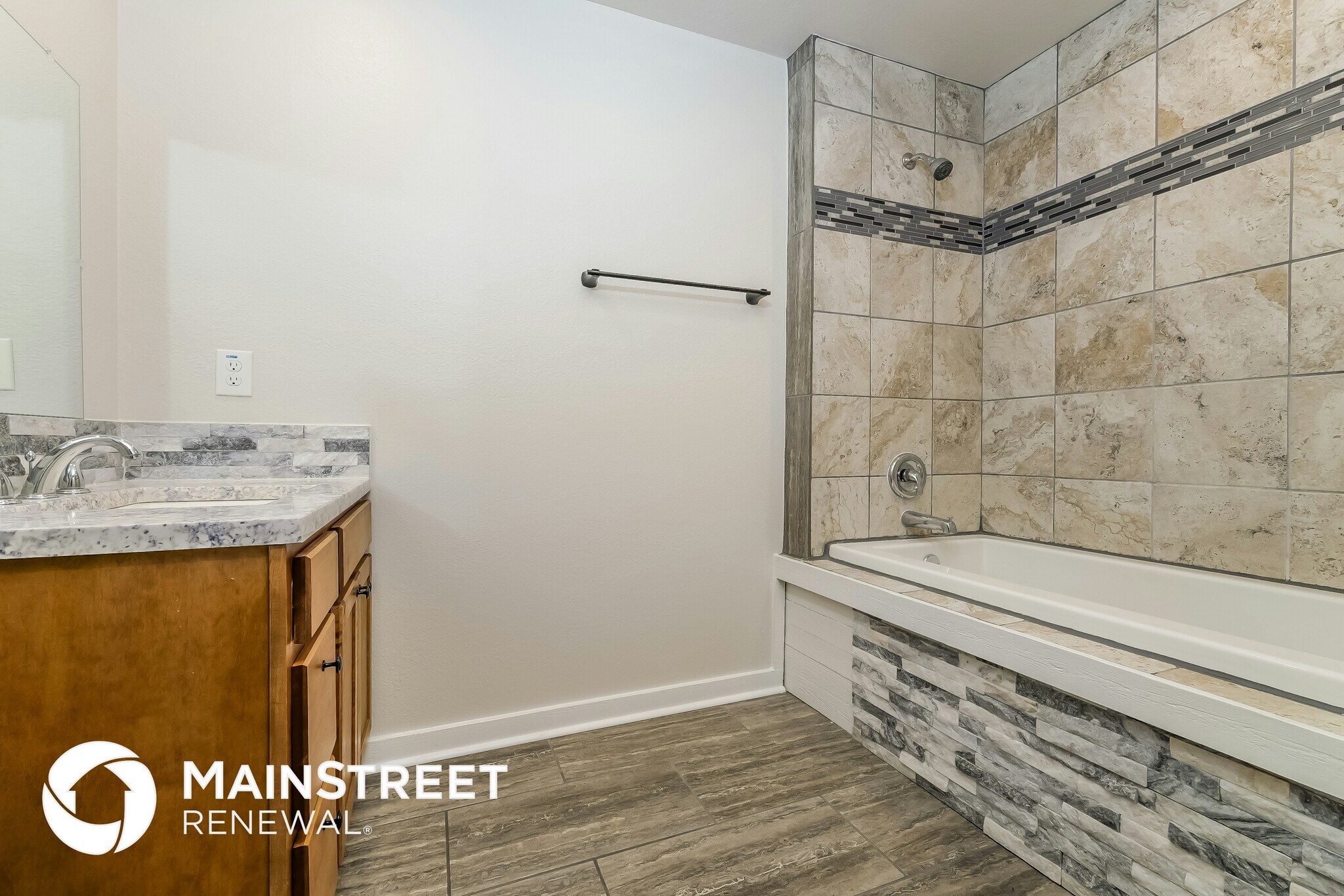 Building Photo - 10439 N Cherry Dr