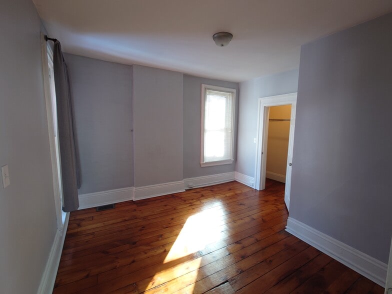 Medium Bedroom - 142 Prospect Ave