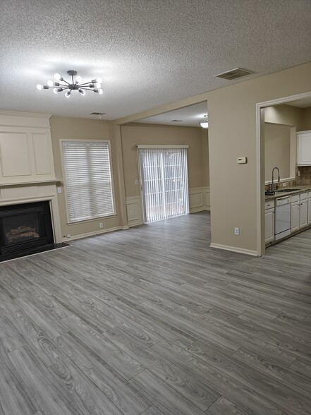 Living room - 2401 Elkhorn Ter