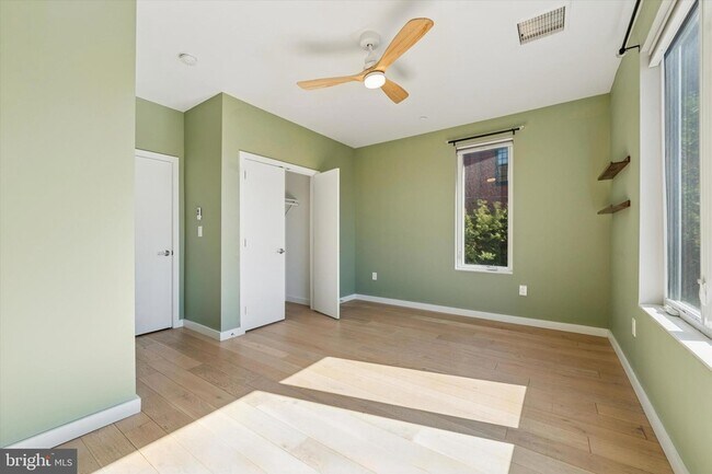 Building Photo - 120 W Oxford St