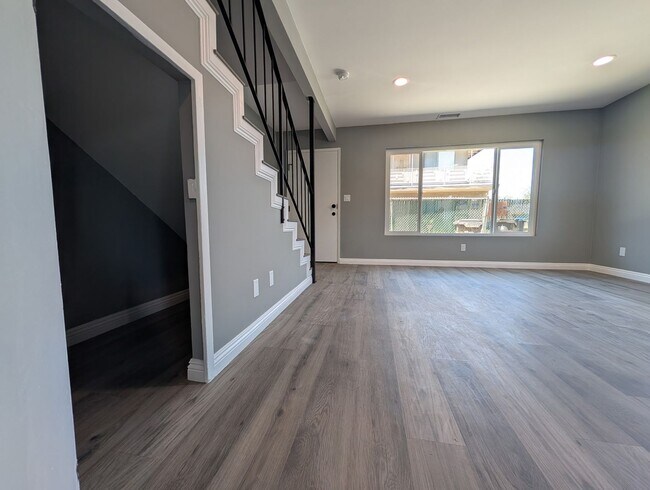 Building Photo - 1129 Cherry Ave