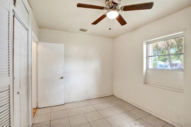 Building Photo - 1318 NW 11th Pl