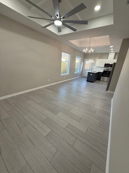 Building Photo - 1412 S Xanthia St