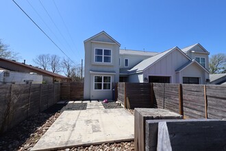 Building Photo - Newly Built Duplex!