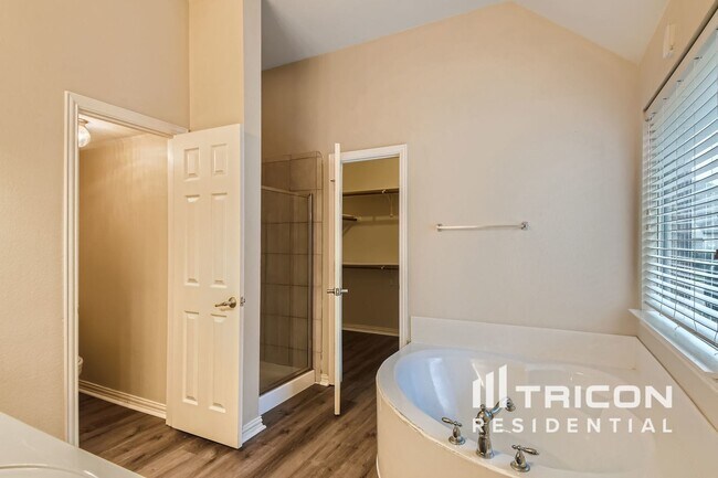 Building Photo - 7814 Longbow Ln