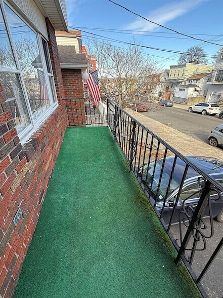 Building Photo - 115 McAdoo Ave