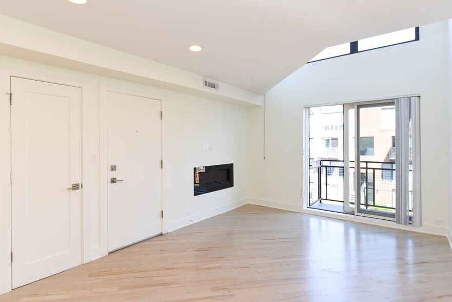 Building Photo - 1036 W Grace St