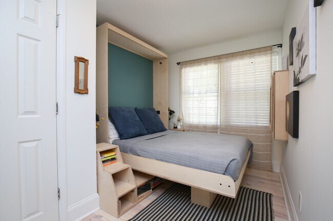 Building Photo - Adorable 3 bedroom ranch with fenced yard!