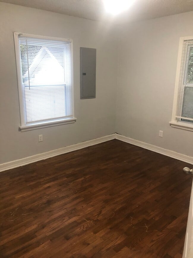 Building Photo - What a great price check this one out!