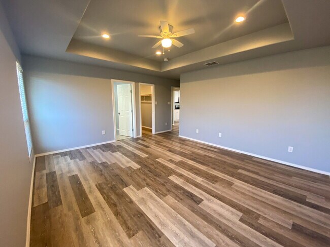 Building Photo - Spacious 3/2/2 in Frenship School District!