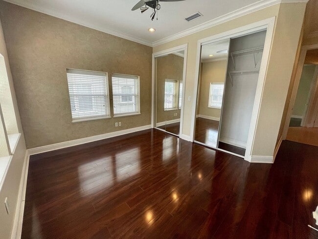 Building Photo - 3 Bed 2.5 Bath Townhouse in A+ location!