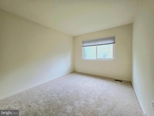 Building Photo - 5393 White Mane