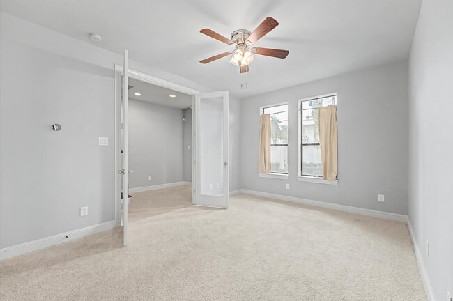 Building Photo - 634 Nagle St