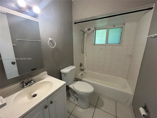 Building Photo - 5321 NW 21st Ct