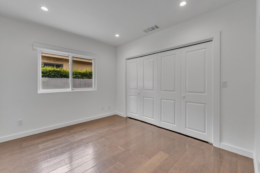 Building Photo - 4925 Nagle Ave