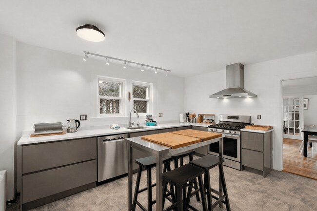 Building Photo - Winter Rental:  Helena House - Utilities Included & Dog-friendly!