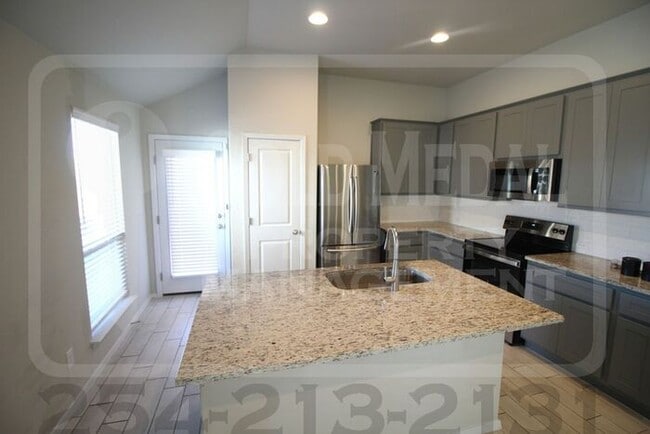 Building Photo - 335 Black Opal Dr