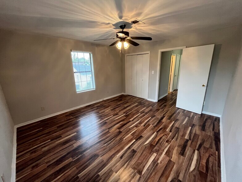 Building Photo - 1111 Emmett St